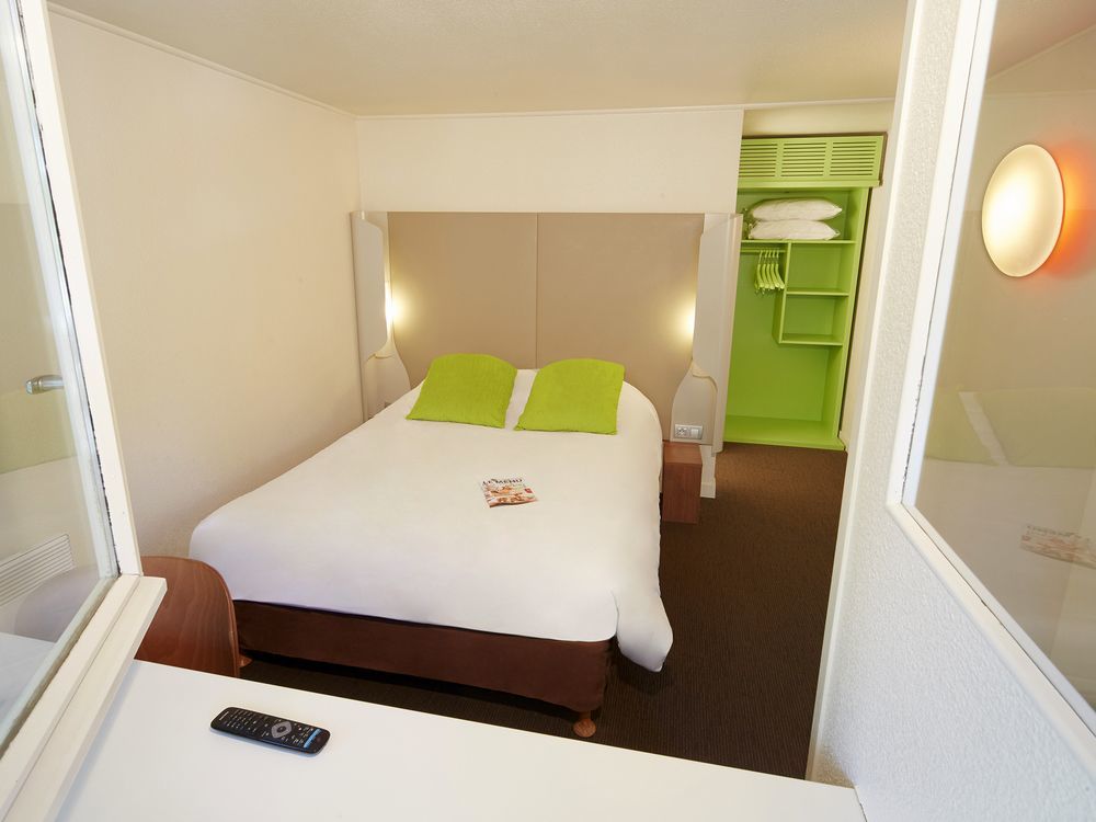 Отель Campanile Orleans - La Source Экстерьер фото